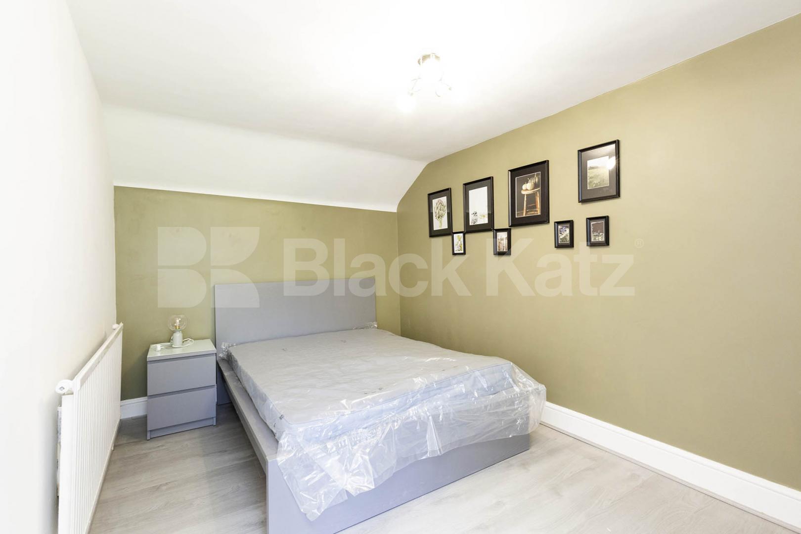 refurbished split level top floor 1 bedroom property in Clapton Thistlewaite Road, Clapton